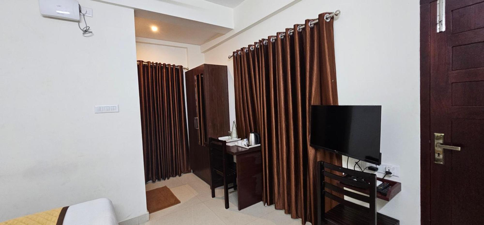Blueway Residency Downtown Hotel 트리반드룸 외부 사진
