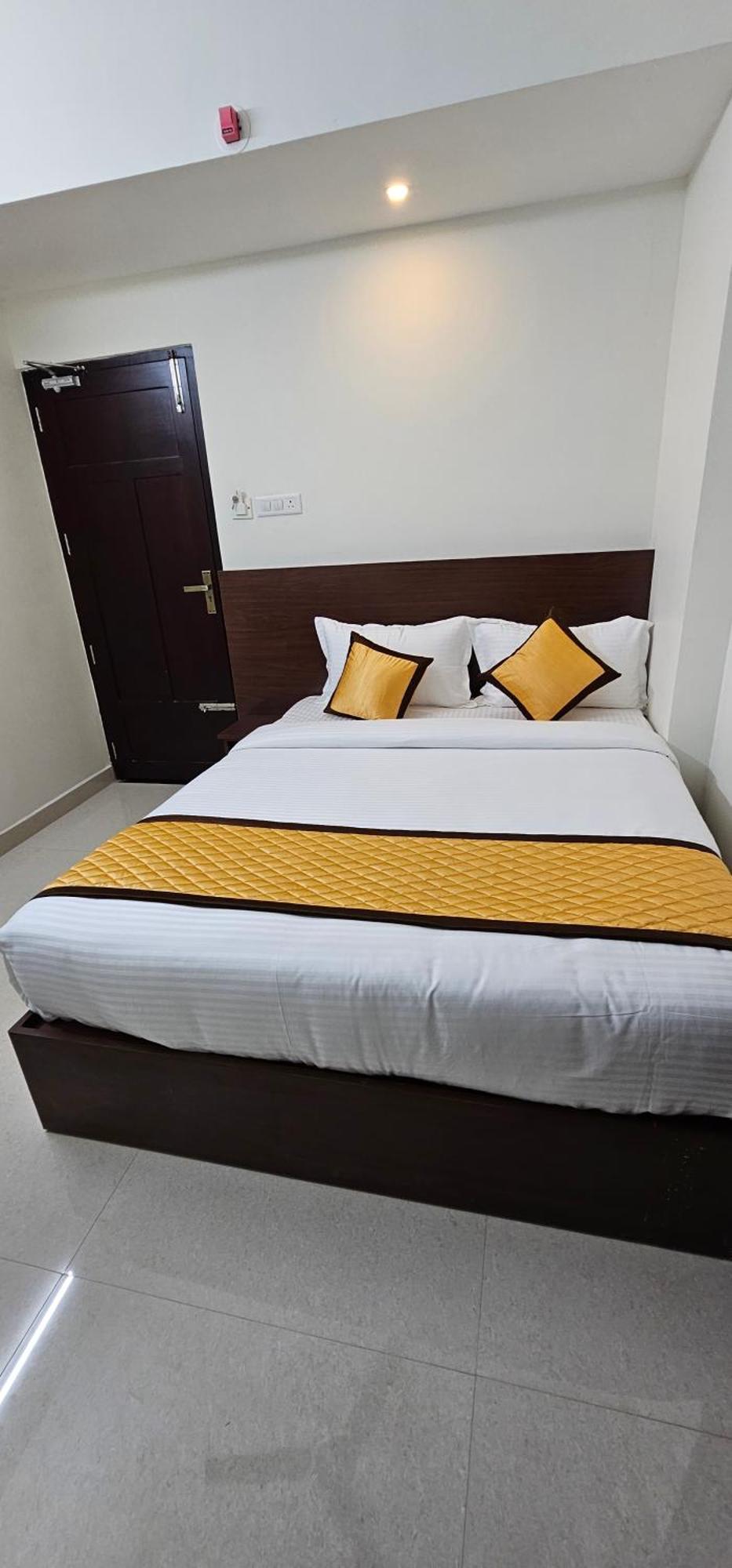 Blueway Residency Downtown Hotel 트리반드룸 외부 사진